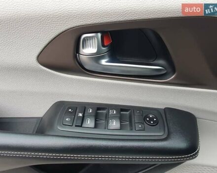 Серый Крайслер Пасифик, объемом двигателя 3.6 л и пробегом 85 тыс. км за 18999 $, фото 74 на Automoto.ua