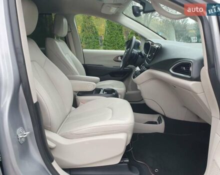 Серый Крайслер Пасифик, объемом двигателя 3.6 л и пробегом 85 тыс. км за 18999 $, фото 37 на Automoto.ua