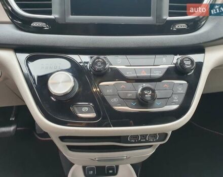 Серый Крайслер Пасифик, объемом двигателя 3.6 л и пробегом 85 тыс. км за 18999 $, фото 58 на Automoto.ua