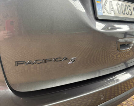 Сірий Крайслер Pacifica, об'ємом двигуна 3.61 л та пробігом 101 тис. км за 45555 $, фото 5 на Automoto.ua
