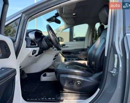 Сірий Крайслер Pacifica, об'ємом двигуна 3.6 л та пробігом 60 тис. км за 32000 $, фото 13 на Automoto.ua