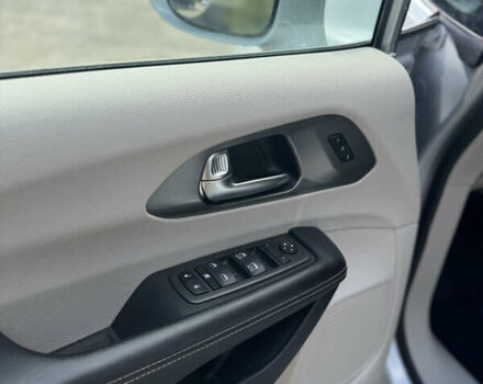 Серый Крайслер Пасифик, объемом двигателя 3.6 л и пробегом 185 тыс. км за 23200 $, фото 16 на Automoto.ua