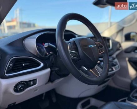 Сірий Крайслер Pacifica, об'ємом двигуна 3.6 л та пробігом 60 тис. км за 32000 $, фото 12 на Automoto.ua