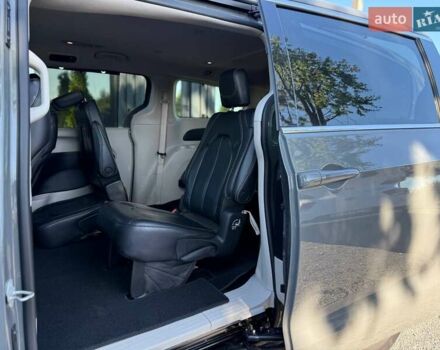 Сірий Крайслер Pacifica, об'ємом двигуна 3.6 л та пробігом 60 тис. км за 32000 $, фото 17 на Automoto.ua