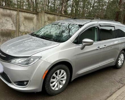 Сірий Крайслер Pacifica, об'ємом двигуна 0 л та пробігом 167 тис. км за 10700 $, фото 1 на Automoto.ua