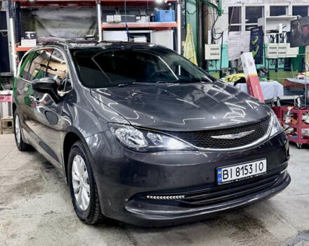 Сірий Крайслер Pacifica, об'ємом двигуна 3.6 л та пробігом 207 тис. км за 15750 $, фото 1 на Automoto.ua