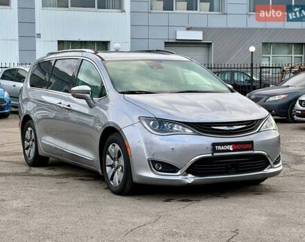 Серый Крайслер Пасифик, объемом двигателя 3.61 л и пробегом 156 тыс. км за 24390 $, фото 1 на Automoto.ua