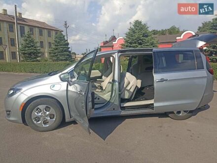 Крайслер Pacifica 2018 у Дніпро (Дніпропетровську) на Automoto.ua Сірий Крайслер Pacifica, об'ємом двигуна 3.6 л та пробігом 81 тис. км за 20400 $, фото 1 на Automoto.ua