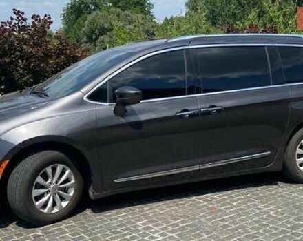 Серый Крайслер Пасифик, объемом двигателя 3.6 л и пробегом 40 тыс. км за 24200 $, фото 1 на Automoto.ua