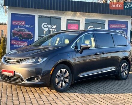 Сірий Крайслер Pacifica, об'ємом двигуна 3.6 л та пробігом 53 тис. км за 33000 $, фото 1 на Automoto.ua