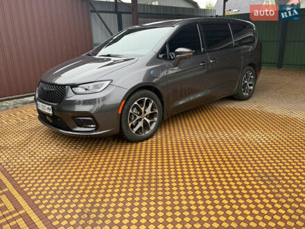 Крайслер Pacifica 2022 у Києві на Automoto.ua Сірий Крайслер Pacifica, об'ємом двигуна 3.61 л та пробігом 101 тис. км за 47777 $, фото 1 на Automoto.ua