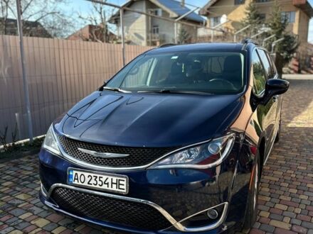 Крайслер Pacifica 2017 у Ужгороді на Automoto.ua Синій Крайслер Pacifica, об'ємом двигуна 3.6 л та пробігом 180 тис. км за 15000 $, фото 1 на Automoto.ua