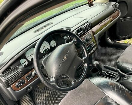 Черный Крайслер Себринг, объемом двигателя 2 л и пробегом 290 тыс. км за 3950 $, фото 5 на Automoto.ua