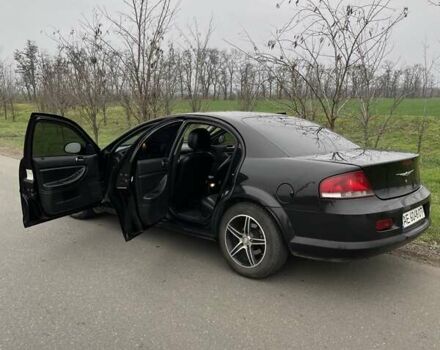 Черный Крайслер Себринг, объемом двигателя 2 л и пробегом 290 тыс. км за 3900 $, фото 2 на Automoto.ua