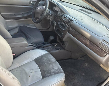 Черный Крайслер Себринг, объемом двигателя 2.7 л и пробегом 333 тыс. км за 2000 $, фото 7 на Automoto.ua