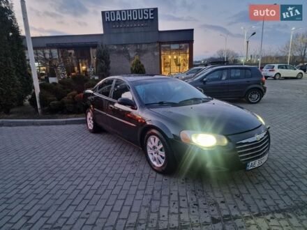 Черный Крайслер Себринг, объемом двигателя 2.74 л и пробегом 277 тыс. км за 3700 $, фото 1 на Automoto.ua