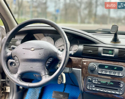 Серый Крайслер Себринг, объемом двигателя 2.7 л и пробегом 358 тыс. км за 3199 $, фото 30 на Automoto.ua