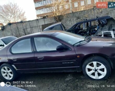 Белый Крайслер Статус, объемом двигателя 2.5 л и пробегом 260 тыс. км за 1100 $, фото 1 на Automoto.ua