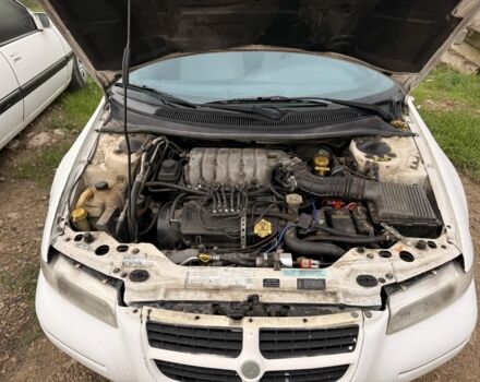 Белый Крайслер Статус, объемом двигателя 2.5 л и пробегом 330 тыс. км за 2000 $, фото 3 на Automoto.ua