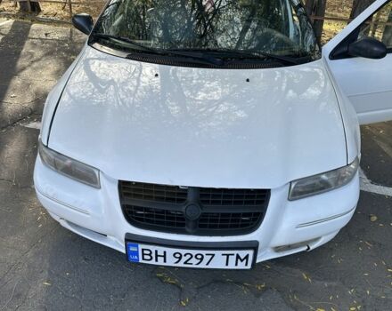 Белый Крайслер Статус, объемом двигателя 2.5 л и пробегом 338 тыс. км за 1672 $, фото 1 на Automoto.ua