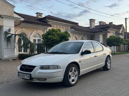 Білий Крайслер Stratus, об'ємом двигуна 2.5 л та пробігом 300 тис. км за 1892 $, фото 1 на Automoto.ua