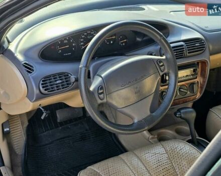 Зелений Крайслер Stratus, об'ємом двигуна 2.5 л та пробігом 250 тис. км за 1500 $, фото 9 на Automoto.ua