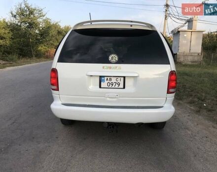 Белый Крайслер Таун Кантри, объемом двигателя 3.8 л и пробегом 250 тыс. км за 5700 $, фото 2 на Automoto.ua