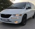 Белый Крайслер Таун Кантри, объемом двигателя 3.8 л и пробегом 250 тыс. км за 5700 $, фото 1 на Automoto.ua
