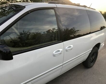 Белый Крайслер Таун Кантри, объемом двигателя 3.8 л и пробегом 250 тыс. км за 5700 $, фото 6 на Automoto.ua