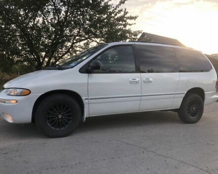 Белый Крайслер Таун Кантри, объемом двигателя 3.8 л и пробегом 250 тыс. км за 5700 $, фото 4 на Automoto.ua