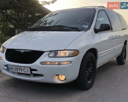 Белый Крайслер Таун Кантри, объемом двигателя 3.8 л и пробегом 250 тыс. км за 5700 $, фото 6 на Automoto.ua