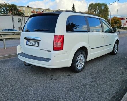 Крайслер Town & Country 2010 у Белой Церкве на Automoto.ua Білий Крайслер Town & Country, об'ємом двигуна 4 л та пробігом 160 тис. км за 1788 $, фото 2 на Automoto.ua