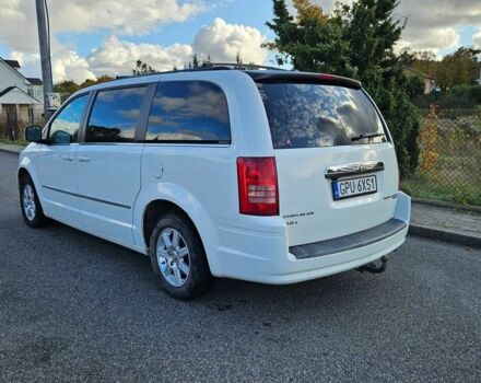 Крайслер Town & Country 2010 у Белой Церкве на Automoto.ua Білий Крайслер Town & Country, об'ємом двигуна 4 л та пробігом 160 тис. км за 1788 $, фото 3 на Automoto.ua