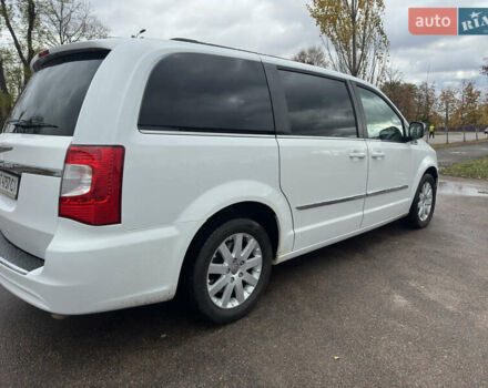 Білий Крайслер Town & Country, об'ємом двигуна 3.6 л та пробігом 225 тис. км за 11300 $, фото 7 на Automoto.ua