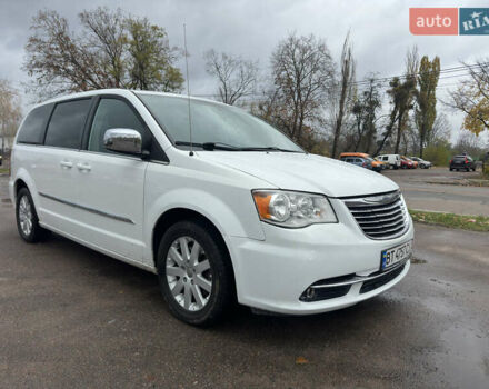 Білий Крайслер Town & Country, об'ємом двигуна 3.6 л та пробігом 225 тис. км за 11300 $, фото 5 на Automoto.ua