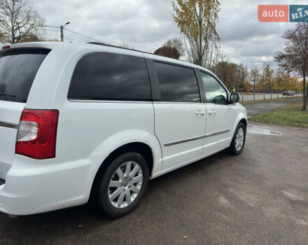 Білий Крайслер Town & Country, об'ємом двигуна 3.6 л та пробігом 225 тис. км за 11300 $, фото 8 на Automoto.ua