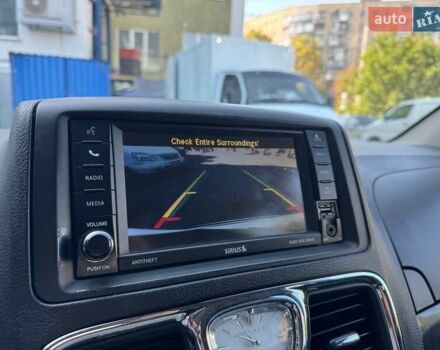 Белый Крайслер Таун Кантри, объемом двигателя 3.6 л и пробегом 340 тыс. км за 10900 $, фото 15 на Automoto.ua