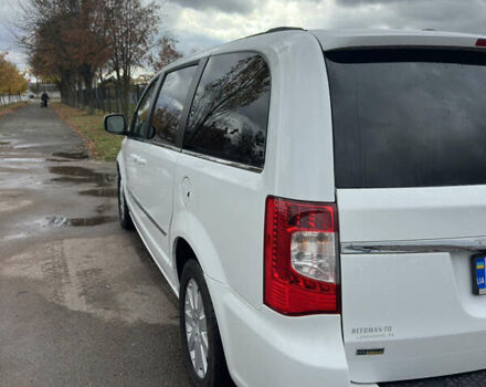 Білий Крайслер Town & Country, об'ємом двигуна 3.6 л та пробігом 225 тис. км за 11300 $, фото 11 на Automoto.ua