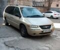 Бежевий Крайслер Town & Country, об'ємом двигуна 3.3 л та пробігом 403 тис. км за 3000 $, фото 1 на Automoto.ua