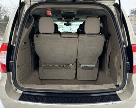 Бежевий Крайслер Town & Country, об'ємом двигуна 3.6 л та пробігом 163 тис. км за 11500 $, фото 4 на Automoto.ua