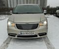 Бежевий Крайслер Town & Country, об'ємом двигуна 3.6 л та пробігом 163 тис. км за 11500 $, фото 1 на Automoto.ua