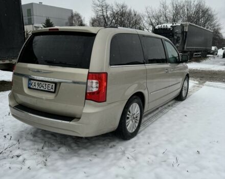 Бежевий Крайслер Town & Country, об'ємом двигуна 3.6 л та пробігом 163 тис. км за 11500 $, фото 2 на Automoto.ua