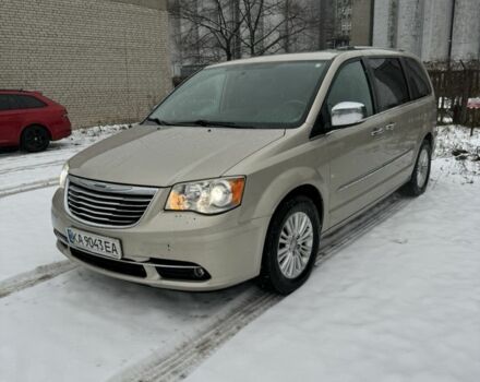 Бежевий Крайслер Town & Country, об'ємом двигуна 3.6 л та пробігом 163 тис. км за 11500 $, фото 1 на Automoto.ua