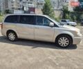 Бежевый Крайслер Таун Кантри, объемом двигателя 3.6 л и пробегом 250 тыс. км за 12000 $, фото 1 на Automoto.ua