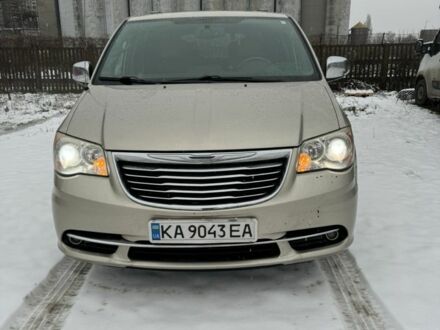 Бежевий Крайслер Town & Country, об'ємом двигуна 3.6 л та пробігом 163 тис. км за 11500 $, фото 1 на Automoto.ua