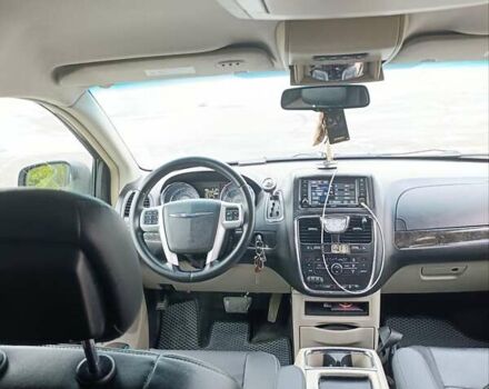 Черный Крайслер Таун Кантри, объемом двигателя 3.6 л и пробегом 300 тыс. км за 11000 $, фото 20 на Automoto.ua