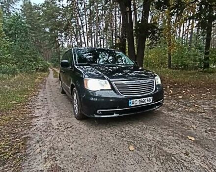 Черный Крайслер Таун Кантри, объемом двигателя 3.6 л и пробегом 300 тыс. км за 11000 $, фото 5 на Automoto.ua