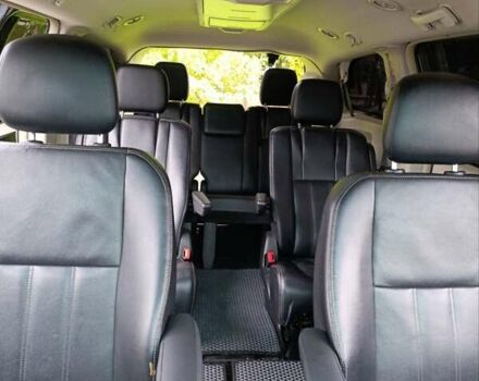 Черный Крайслер Таун Кантри, объемом двигателя 3.6 л и пробегом 300 тыс. км за 11000 $, фото 27 на Automoto.ua