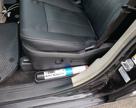 Черный Крайслер Таун Кантри, объемом двигателя 3.6 л и пробегом 300 тыс. км за 11000 $, фото 12 на Automoto.ua