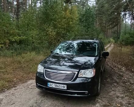 Черный Крайслер Таун Кантри, объемом двигателя 3.6 л и пробегом 300 тыс. км за 11000 $, фото 4 на Automoto.ua